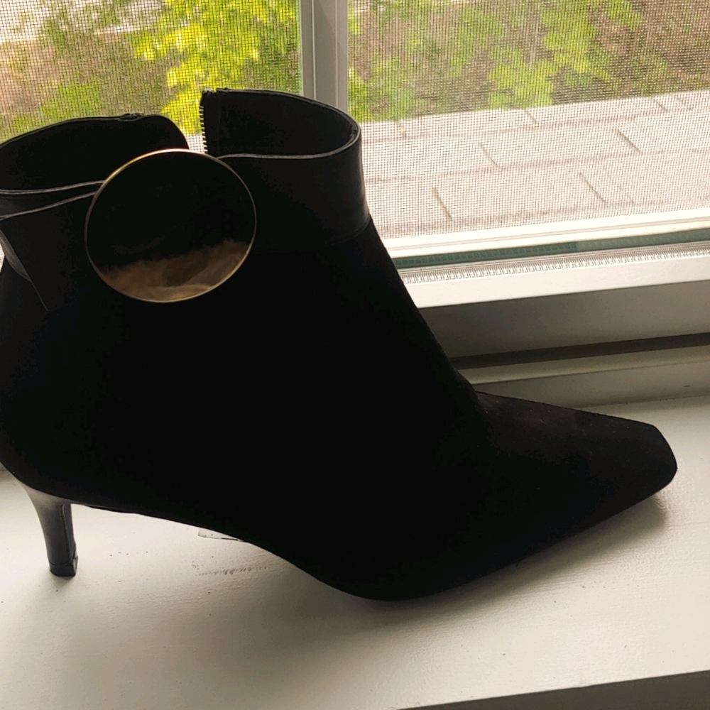 Black bootie boots